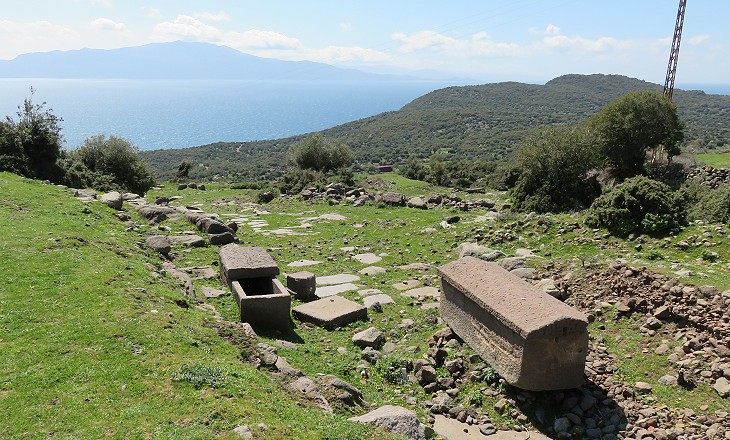 Road leading to the harbour